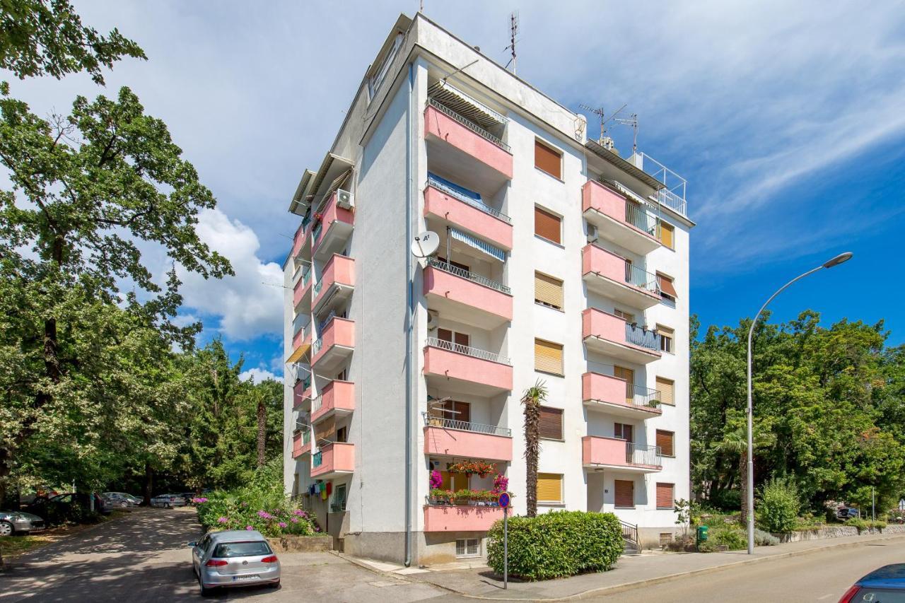 Studio Apartman Rozi Опатія Екстер'єр фото